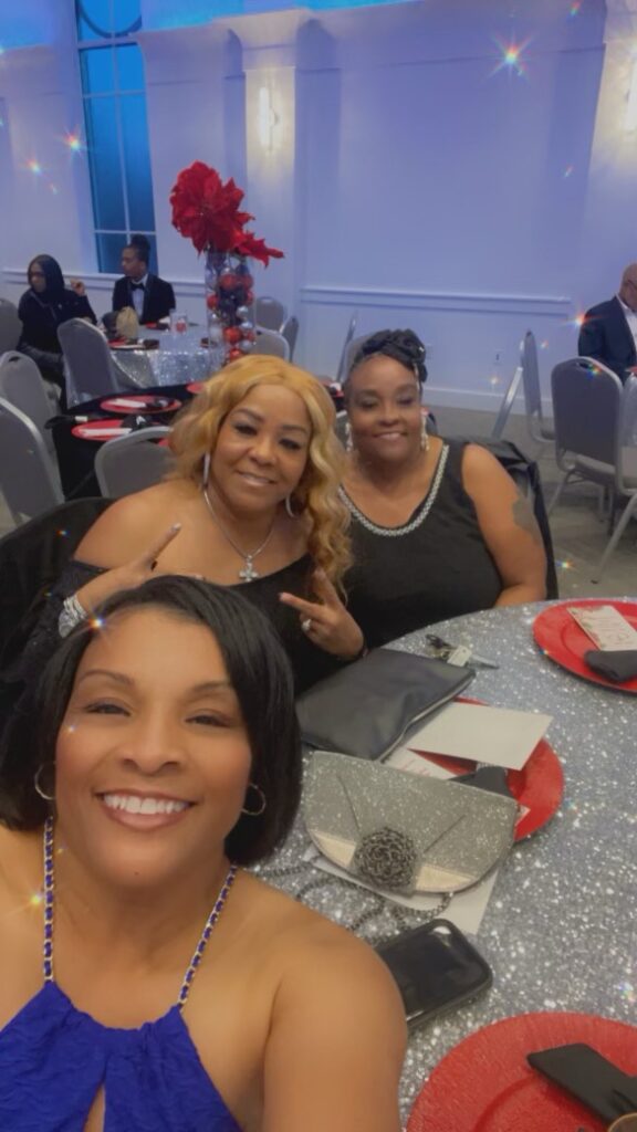 a group picture of the 757 owners